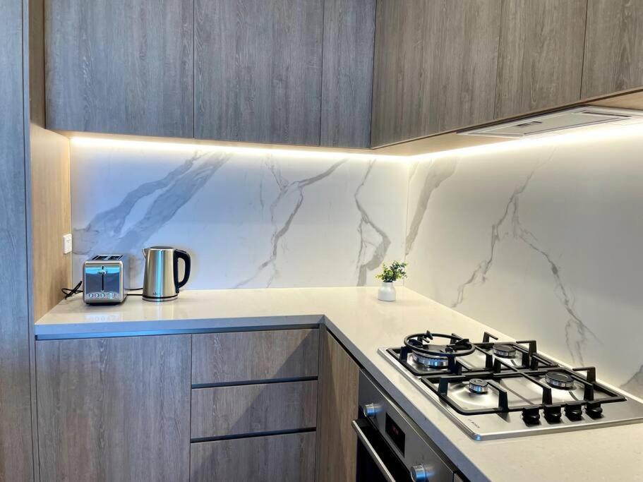 Ferienwohnung New Impressive 180° River View 1 Bed Apt With Pool 47F Gold Coast Exterior foto