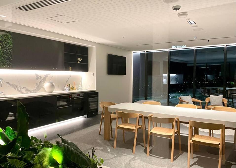 Ferienwohnung New Impressive 180° River View 1 Bed Apt With Pool 47F Gold Coast Exterior foto